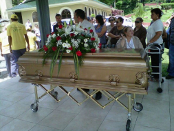 Dan doloroso adiós al periodista hondureño Aldo Calderón