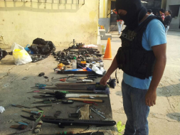 Decomisan armas y drogas en penal sampedrano