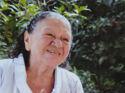 Le inyecta café en las venas y mata anciana