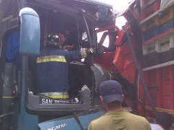 Choque entre bus y camión deja varios heridos en Ocotepeque