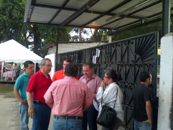 Liberales y nacionalistas se molestan en el Primero de Mayo