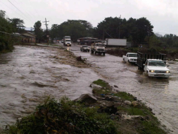 Alerta amarilla en Cortés y calles intransitables por lluvias