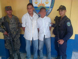 Policía captura a dos supuestos mareros en San Pedro Sula