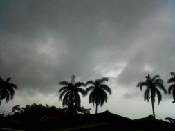 Fuerte lluvia cae sobre toda la zona norte y oriente de Honduras