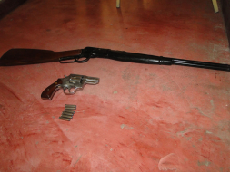 Envían a prisión a padre e hijo por cuádruple crimen