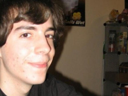 Recuerdan a Adam Lanza, autor de matanza, como 'inteligente y raro'