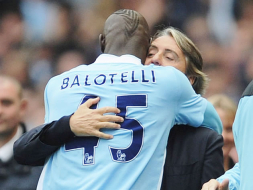 Mancini a Balotelli: 'Mario, ¿sabes que has sido padre?'