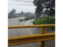 Alerta amarilla en Cortés y calles intransitables por lluvias