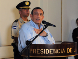 Presidente de Honduras dice se ha pedido explicación a EUA por espionaje