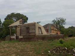 Al menos 60 casas destruidas por vientos racheados en Colón