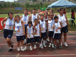 Honran a atletas especiales