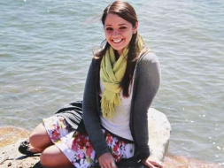 Despiden a heroína que dio la vida por sus alumnos en Newtown