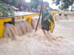 Honduras: Lluvias dejan un muerto y daños en Comayagua
