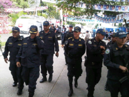 Policía recorre centros de votación en San Pedro Sula, Honduras