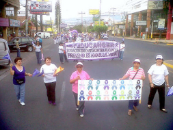 Capitalinos se suman a prevención en Día Mundial contra Cáncer