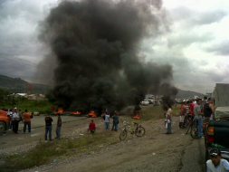 Vecinos de Villanueva liberan carretera luego de tres horas de toma