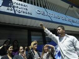 Empleados de la DEI paralizan labores en Tegucigalpa