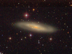 Un agujero negro absorbe un planeta 15 veces mayor que Júpiter