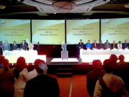 Candidatos esperanzados tras sorteo de posiciones del TSE