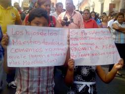 Empleados públicos protestan en Tegucigalpa exigiendo pago de salarios