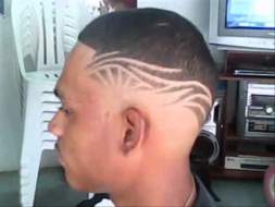 Diseñan hasta garrobos en cabezas de sus clientes