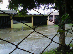 Fuerte lluvia cae sobre toda la zona norte y oriente de Honduras