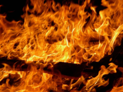 Desconocidos asesinan y queman a 'bruja'