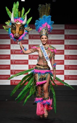 Hondureña se luce con traje típico en Miss Internacional en Japón