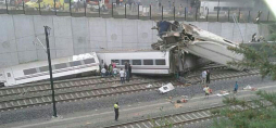 Unos 80 muertos y uno 130 heridos al descarrilarse tren en España