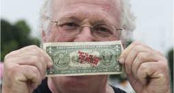 Empresario regala dinero para denunciar la corrupción