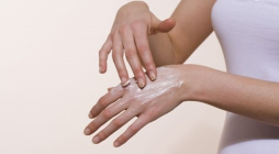 Aceite de oliva suaviza las manos