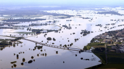 Río Elba amenaza norte y noreste de Alemania