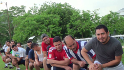 Curas practican para el gran partido