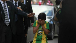 Video: El niño que hace llorar al Papa Francisco en Brasil