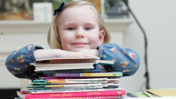 Niña de 4 años con el coeficiente intelectual de Einstein