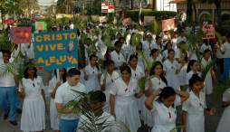 Masivas procesiones en el domingo de ramos