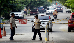Encerrados viven más de 100,000 sampedranos