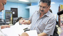 Director del JTR declara por cobro de matrícula