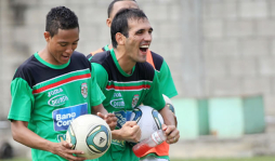 Orio está para jugar, pero el DT no lo llevó