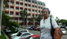 La enfermera en Honduras que no quiere colgar su uniforme