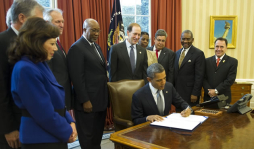 Barack Obama firma TLC con Colombia, Panamá y Corea del Sur