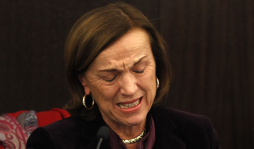 Ministra italiana llora al anunciar duras medidas