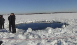 Video del meteorito cuando cae en Rusia y deja 1,100 heridos