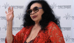 Actriz erótica nombrada embajadora de la cultura en Argentina