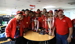 Campeón de la Copa Coca-Cola visita La Prensa