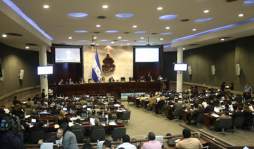 Congreso aprobó ley que prohíbe dos personas en moto