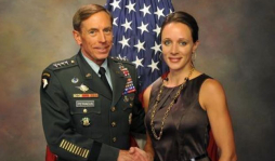 Correos de amante de jefe de la CIA pudieron hacerlo caer