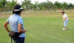 Bisabuelas del golf mandan al hoyo los achaques