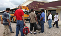 Van casi 3,000 hondureños deportados de EUA