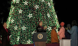 Obama inaugura árbol navideño recordando a las víctimas de Sandy